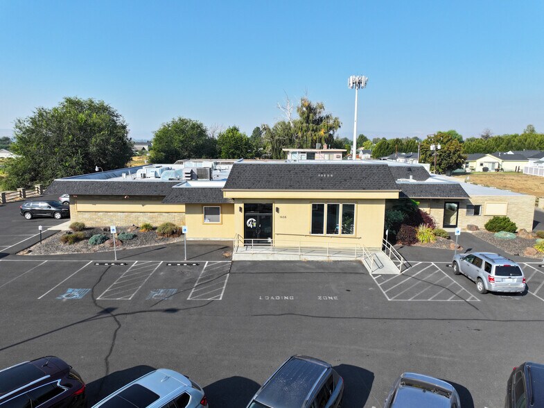 More Photos Of 1608 S 24th Ave, Yakima Movie Radio TVStudio For Sale