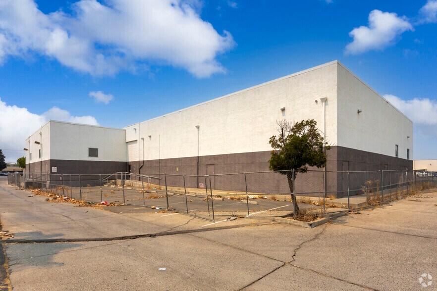 More Photos Of 2710 Geer Rd, Turlock Freestanding For Lease