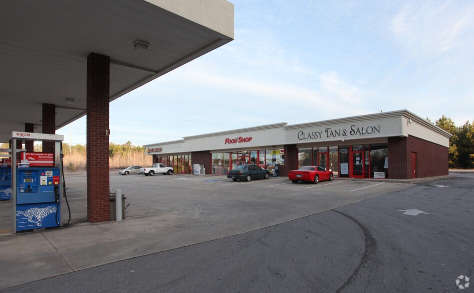 Primary Photo Of 5775 Phil Niekro Blvd, Flowery Branch Service Station For Lease