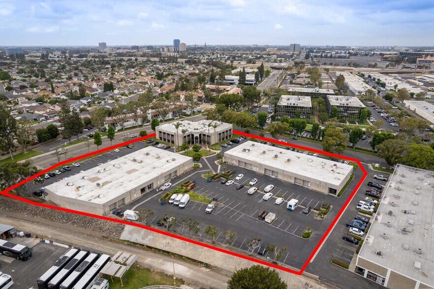 More Photos Of 1717-1745 W Orangewood Ave, Orange Office For Sale
