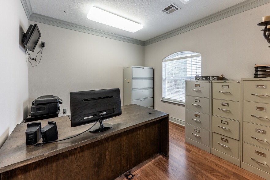 More Photos Of 101 Hidden Valley Cir, Huntsville Office For Sale