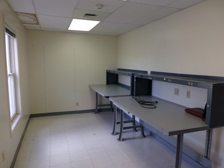 More Photos Of 401 Gilford Ave, Gilford Office For Lease