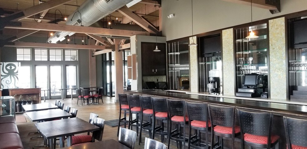 More Photos Of 2100 Harborside Dr, Galveston Hotel For Lease