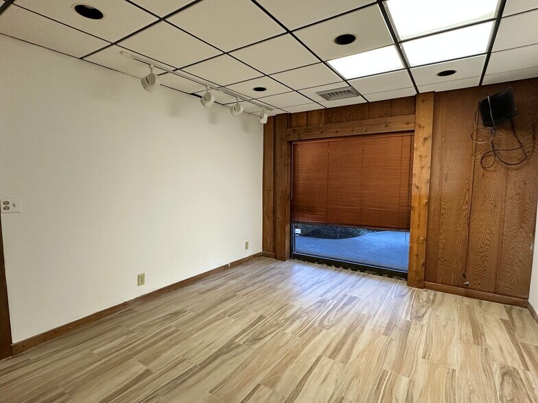 More Photos Of 7800 W Oakland Park Blvd, Sunrise Medical For Lease