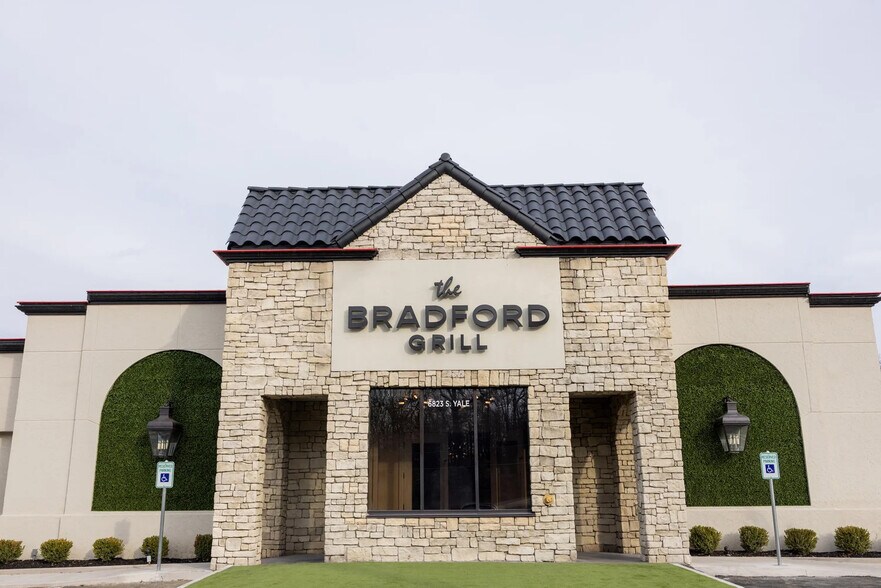 Primary Photo Of 6823 S Yale Ave, Tulsa Restaurant For Sale