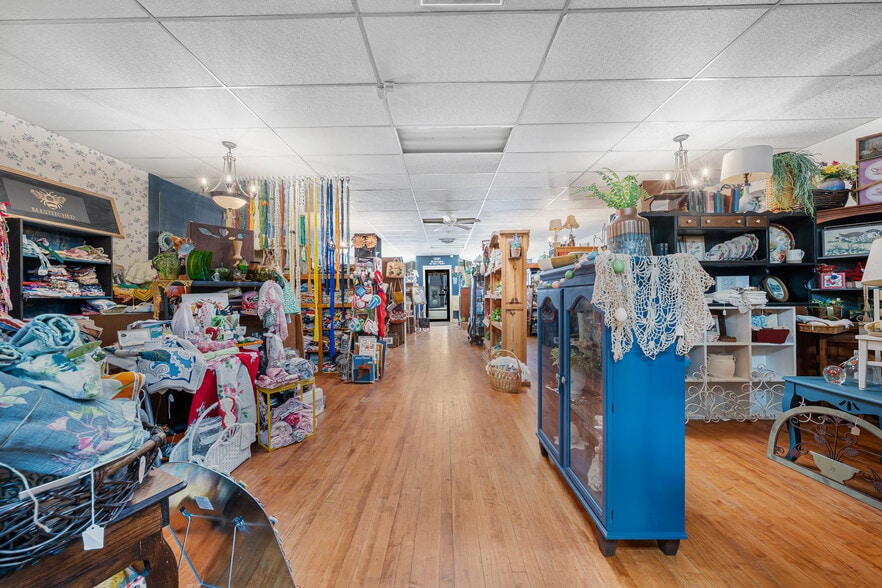 More Photos Of 811 Oregon St, Oshkosh Restaurant For Sale