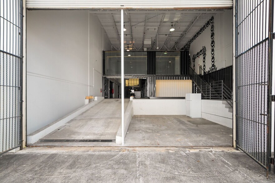 More Photos Of 7620 NW 25th St, Miami Distribution For Sale