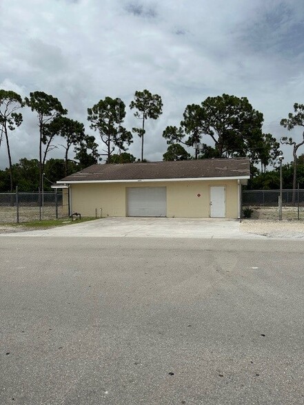 Primary Photo Of 26095 Imperial Harbor Blvd, Bonita Springs Flex For Sale