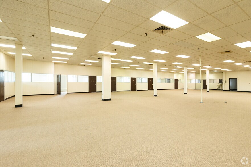 More Photos Of 447 Hamilton St, Toledo Light Distribution For Sale