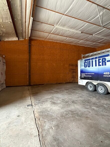 More Photos Of 1650 FM 66, Waxahachie Flex For Lease