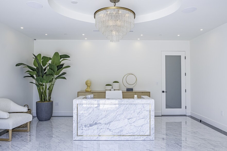 More Photos Of 2211 W Burbank Blvd, Burbank Office For Sale