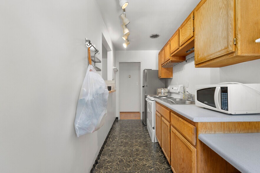 More Photos Of 2003-2005 Berkeley Way, Berkeley Apartments For Sale