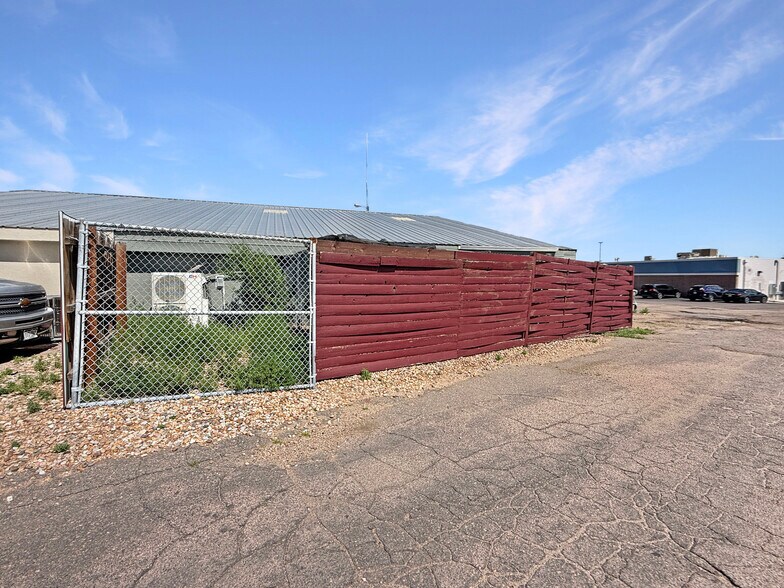 More Photos Of 1331 W Main St, Sterling Veterinarian Kennel For Sale