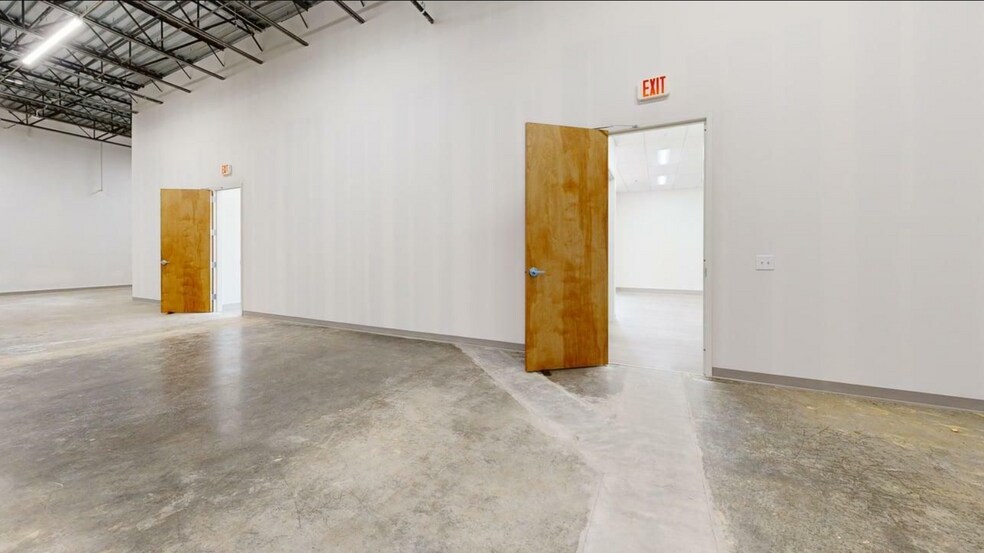 More Photos Of 2701-2709 Noblin Rd, Raleigh Light Distribution For Lease