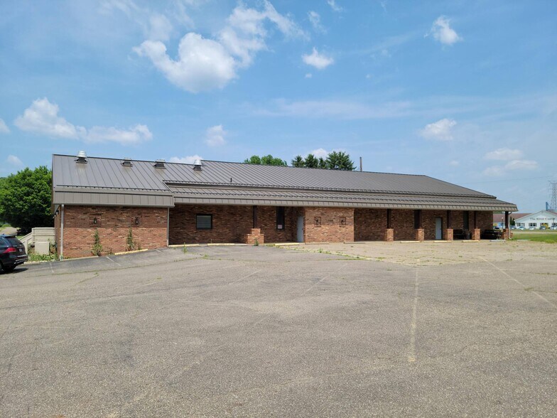 Primary Photo Of 1066 E State St, Newcomerstown Storefront For Sale