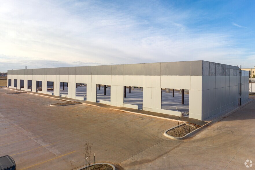 More Photos Of 7806 S Western Ave, Oklahoma City Flex For Sale