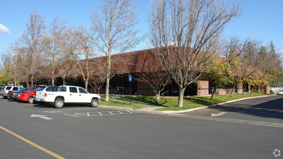 More Photos Of 7010 N Marks Ave, Fresno Unknown For Lease
