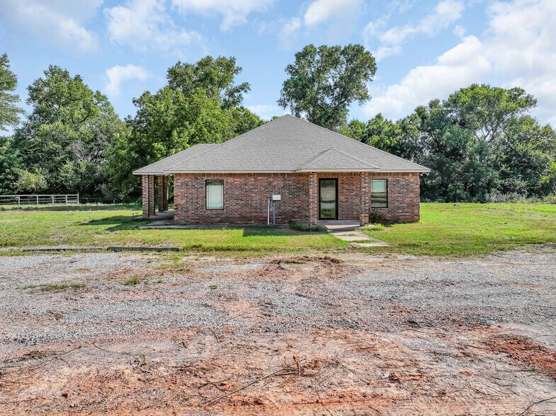 More Photos Of 10910 N County Road 3010, Lindsay Warehouse For Sale