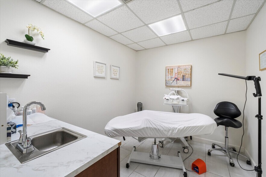 More Photos Of 2830 E Brown Rd, Mesa Medical For Sale