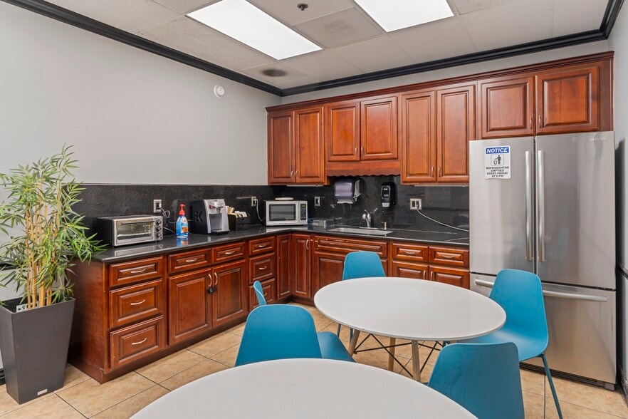 More Photos Of 205 E Alma Ave, San Jose Warehouse For Lease