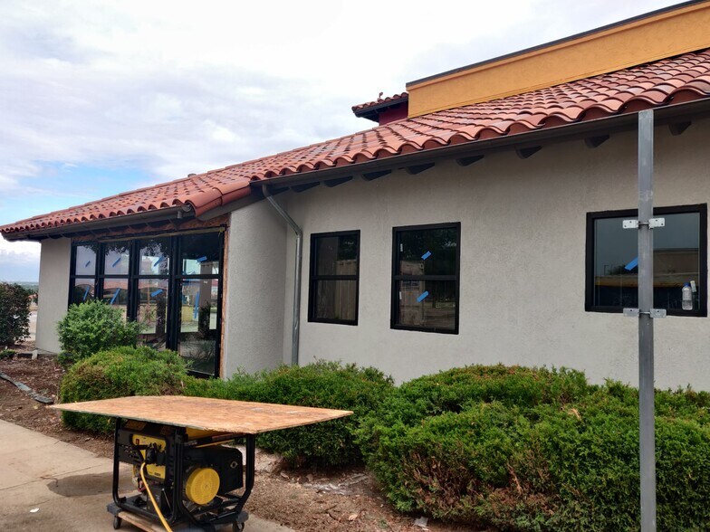 More Photos Of 510 W LBJ Fwy, Irving Storefront Retail Office For Lease