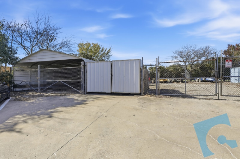 More Photos Of 1594-1598 Hart Ct, Southlake Light Manufacturing For Sale