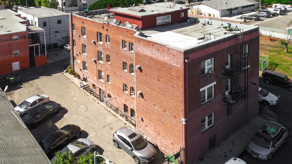 More Photos Of 120 Westminster Ave, Venice Apartments For Sale