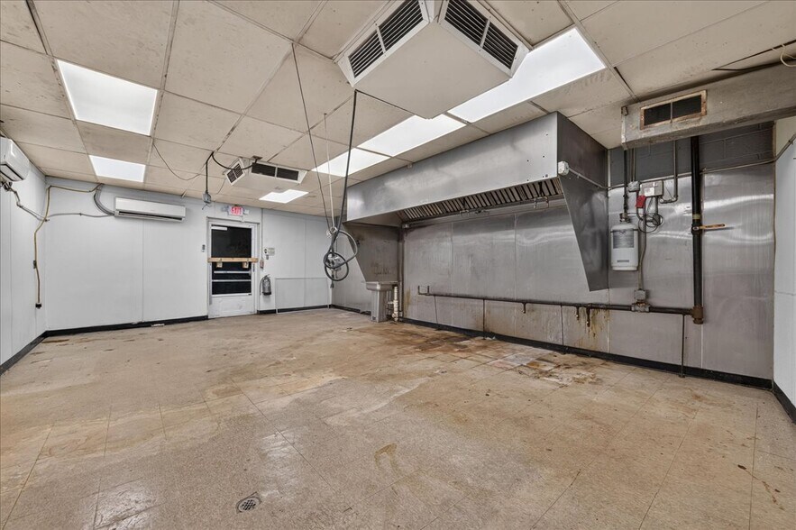 More Photos Of 26734 Michigan Ave, Inkster Freestanding For Sale