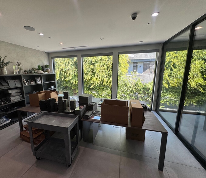 More Photos Of 228-230 S Beverly Dr, Beverly Hills Office For Lease