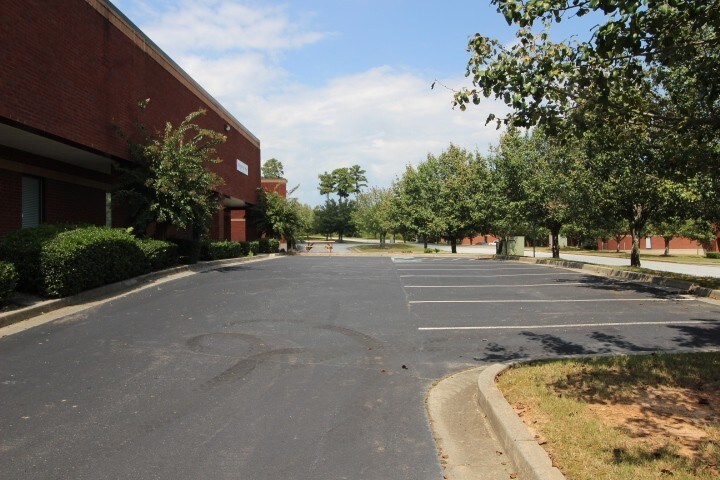 More Photos Of 1845 S Lee Ct, Buford Flex For Lease