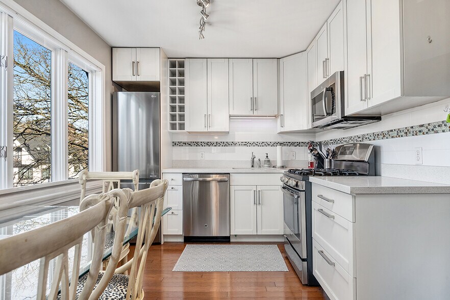 More Photos Of 2814 3rd Av W, Vancouver Hospitality For Sale