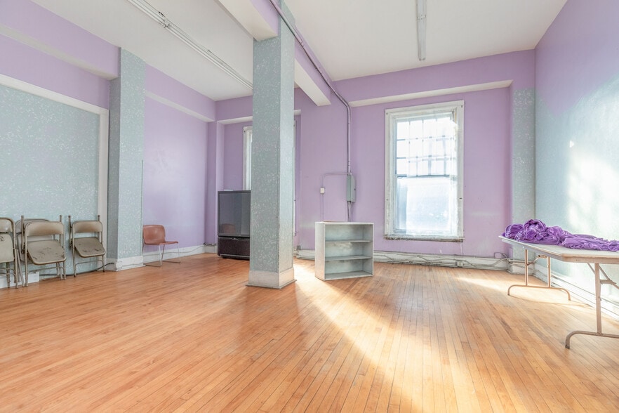 More Photos Of 1411 Locust St, Saint Louis Shelter For Sale