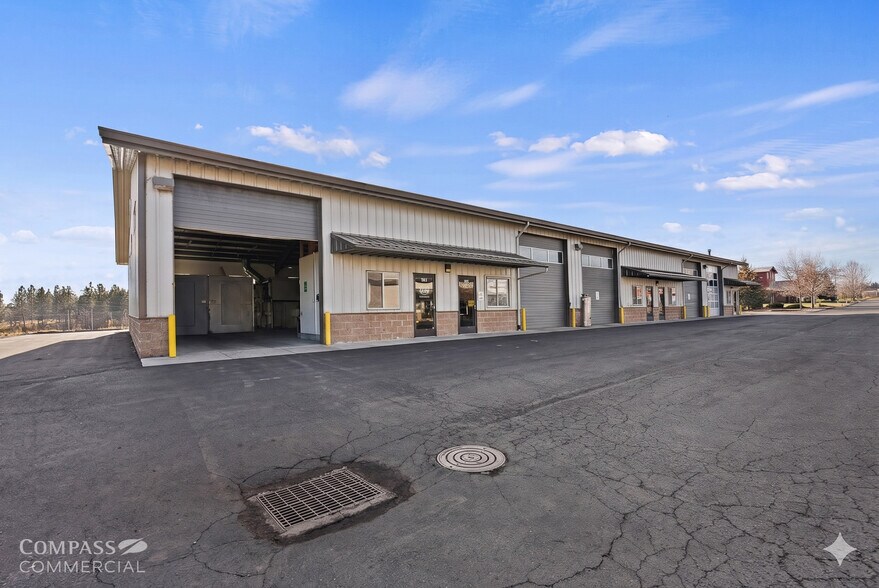 More Photos Of 20680 Carmen Loop, Bend Warehouse For Sale