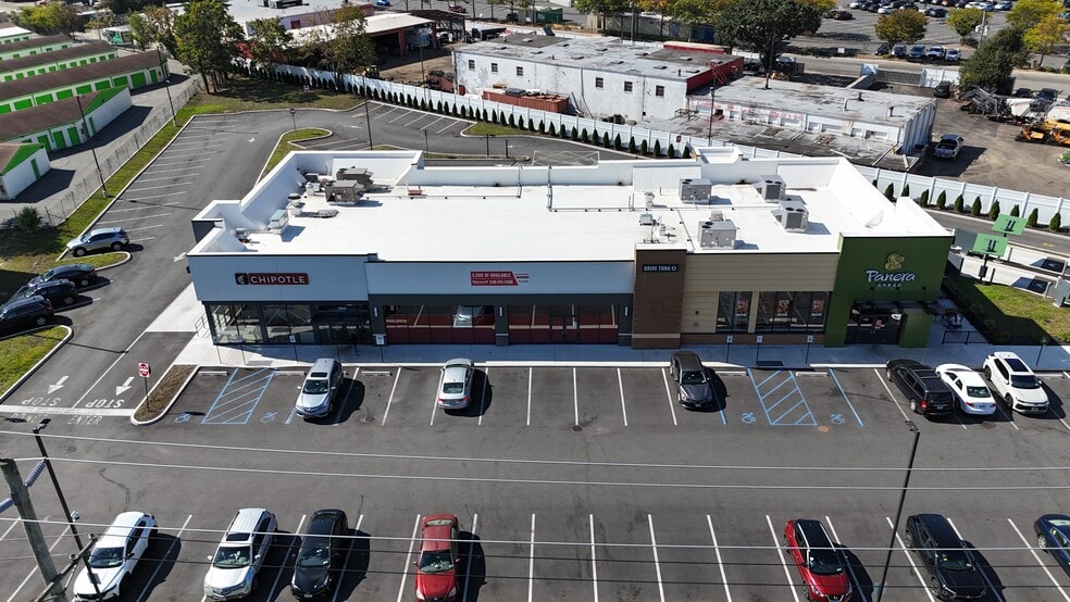 More Photos Of 1900 Veterans Memorial Hwy, Islandia General Retail For Lease