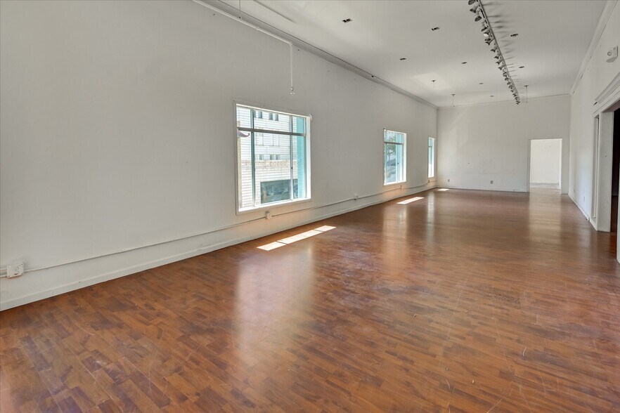 More Photos Of 601-625 Grant Ave, San Francisco Storefront Retail Office For Lease