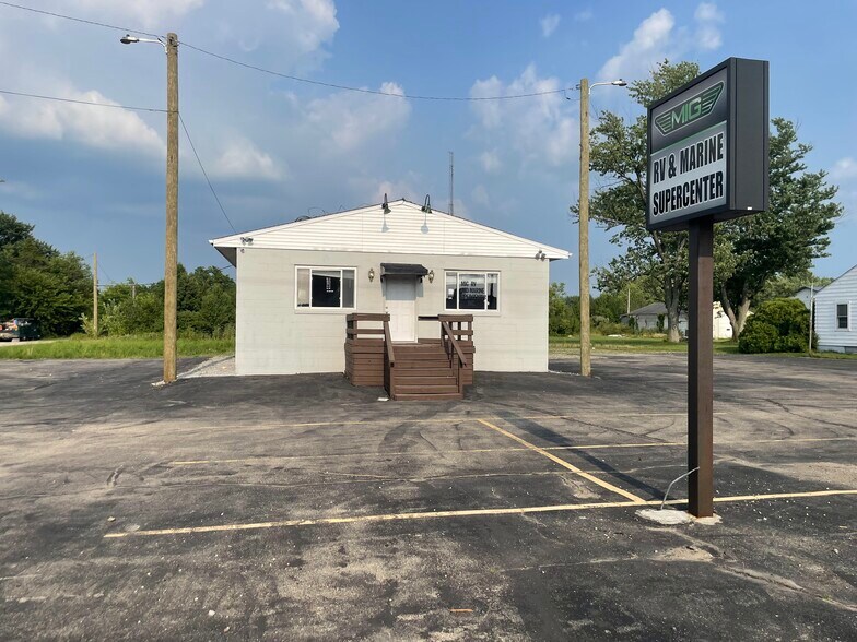 Primary Photo Of 3005 S County Road 25A, Troy Freestanding For Lease