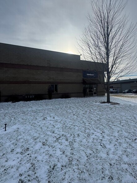 More Photos Of W5037 Amy Ave, Kaukauna Service For Lease