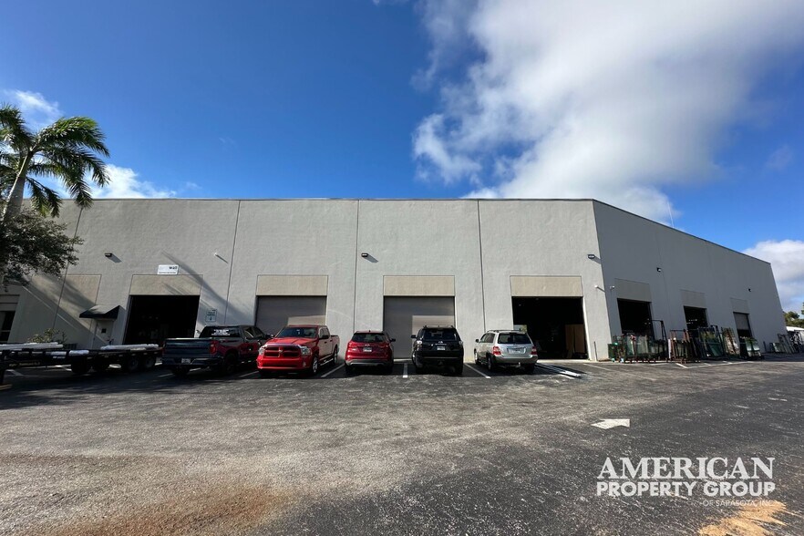 More Photos Of 2200 Murphy Ct, North Port Warehouse For Lease