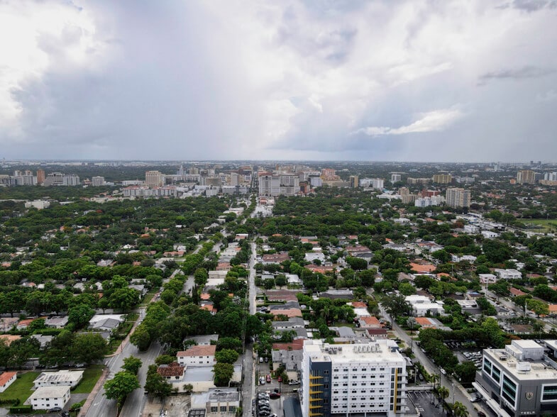 More Photos Of 3075 SW 39th Ave, Miami Showroom For Lease