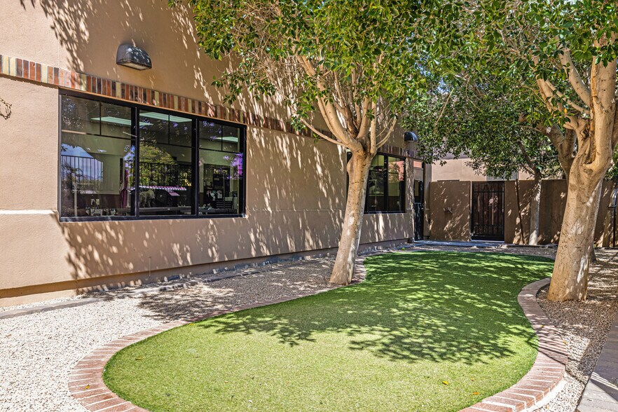 More Photos Of 6909 E Lincoln Dr, Paradise Valley Veterinarian Kennel For Sale