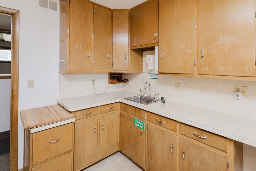 More Photos Of 506 Main St, Hollandale Office For Sale