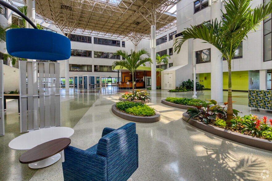 More Photos Of 405 N Reo St, Tampa Office For Lease