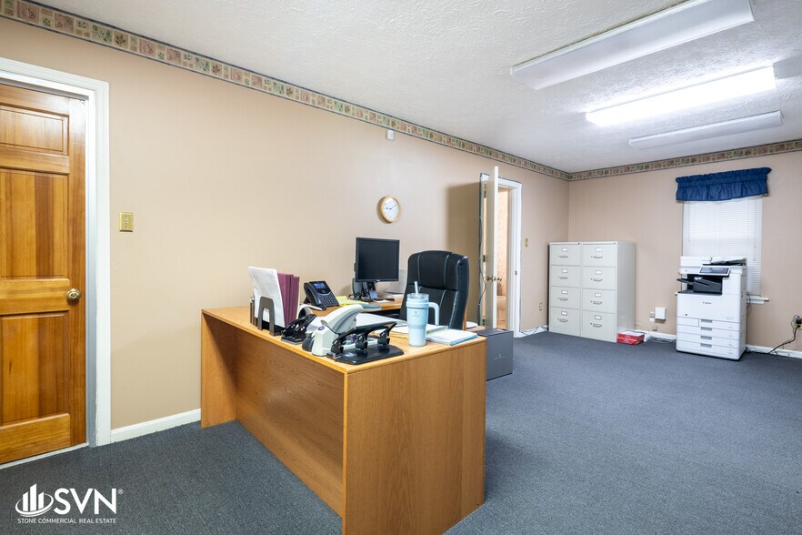 More Photos Of 261 Regency Cir, Lexington Office For Sale
