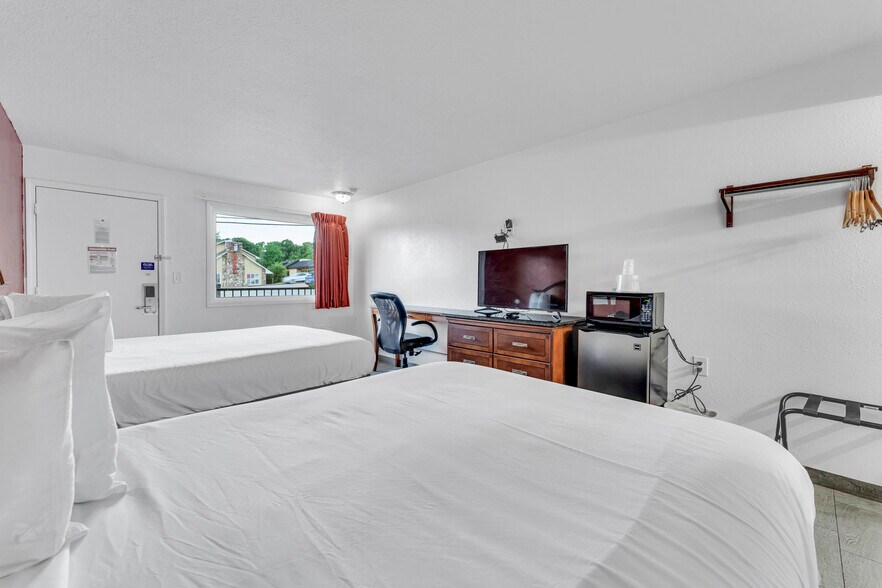 More Photos Of 1023 W Main St, Branson Hotel For Sale