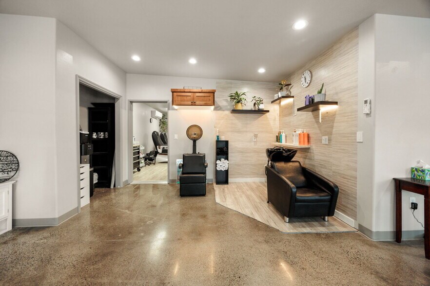 More Photos Of 3847 S Pacific Hwy, Medford General Retail For Sale