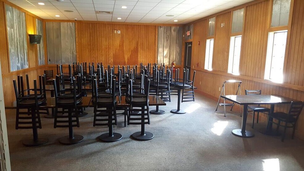 More Photos Of 762 Veterans Pky, Hinesville Restaurant For Sale