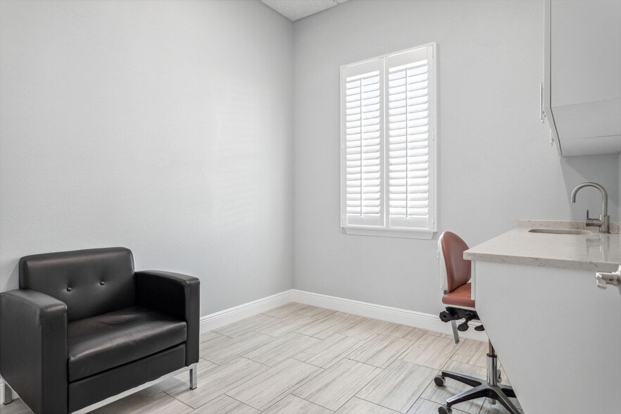 More Photos Of 5265 Park Blvd, Pinellas Park Office For Lease