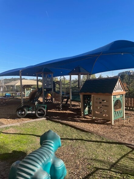 More Photos Of 4308 N Quinlan Park Rd, Austin Storefront Retail Office For Sale