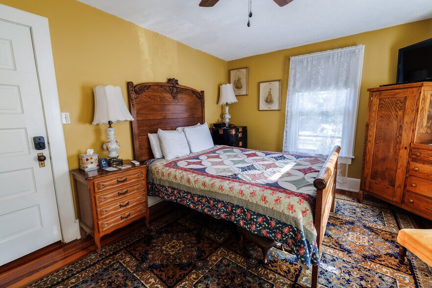 More Photos Of 215 E French Ave, Orange City Hospitality For Sale