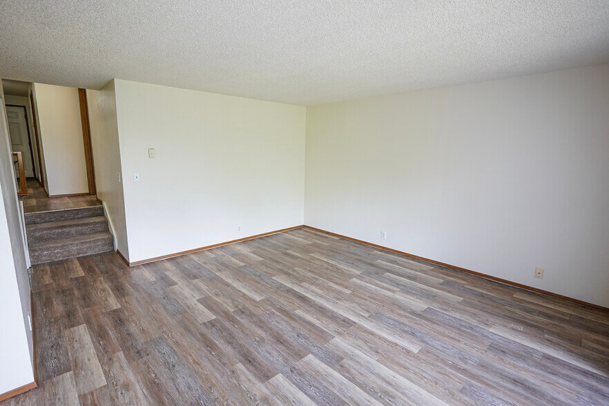 More Photos Of 108 Kensington Ave S, Kent Apartments For Sale